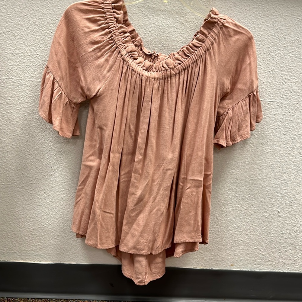 Soft feminine pink top by Wilton Park. Size L